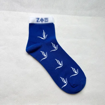 2023 Модно творчество Различни стилове Гълъб модел памучни чорапи мъжки средни тръби спортни чорапи на едро