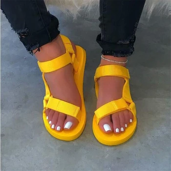 2023 Нови жени лято меки приплъзване сандали жена катарама каишка пяна едноличен трайни сандали дами открит ежедневни плажни обувки