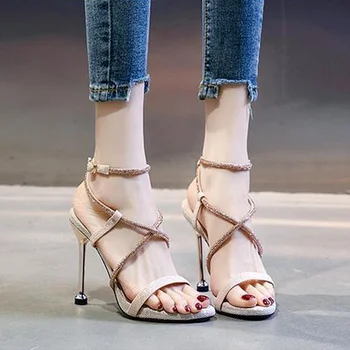 Rhinestone Kitten Stiletto високи токчета за жени 2023 Римски малък ток обувки Сандал елегантен жена токчета обувки секси сандали черен