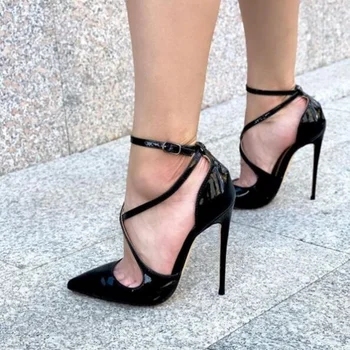 Мода Черно лачена кожа кръст каишка обувки глезена каишка заострени пръсти помпи изрязани шило петата дизайнер банкет обувки