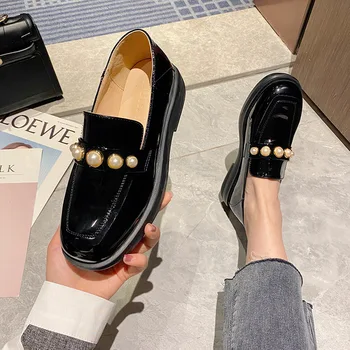 Ретро елегантни перлени мулета обувки офис дама Оксфорд лачена кожа мокасини апартаменти жени мода квадратни пръсти платформа мокасини 2021
