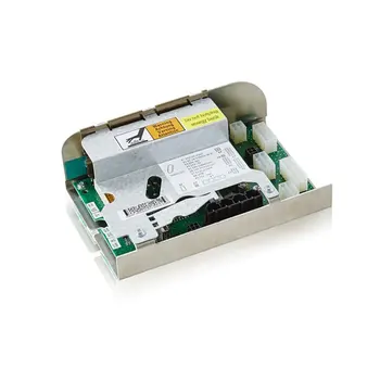 ABB робот контролен шкаф DSQC662 електроразпределителен блок 3HAC026254-001