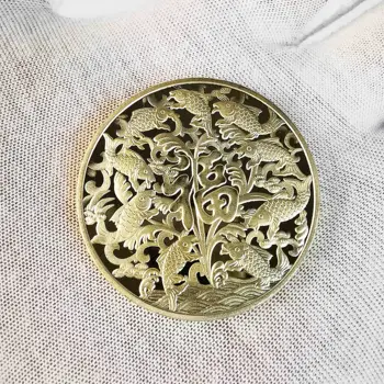Китайска култура Koi риба златна монета Красива FengShui възпоменателни късмет монети Начало Деко с акрилна кутия Колекция