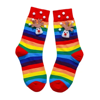 Xingqing Коледни чорапи Дамска мода Лосове Снежен човек Rainbow Stripe Дишащи прекрасни чорапи Есен Зима Ежедневни чорапи в средата на прасеца