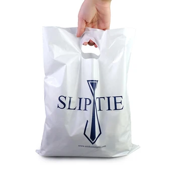  500pcs / Lot Евтини висококачествени Die Cut бяла пластмасова пазарска чанта бутикови дрехи на дребно 0.12mm PE пластмасови торбички с черно лого