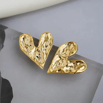 Метален дизайн Златен цвят Обеци във формата на сърце Корейски модни бижута Необичайни аксесоари за дамски парти бижута Подаръци